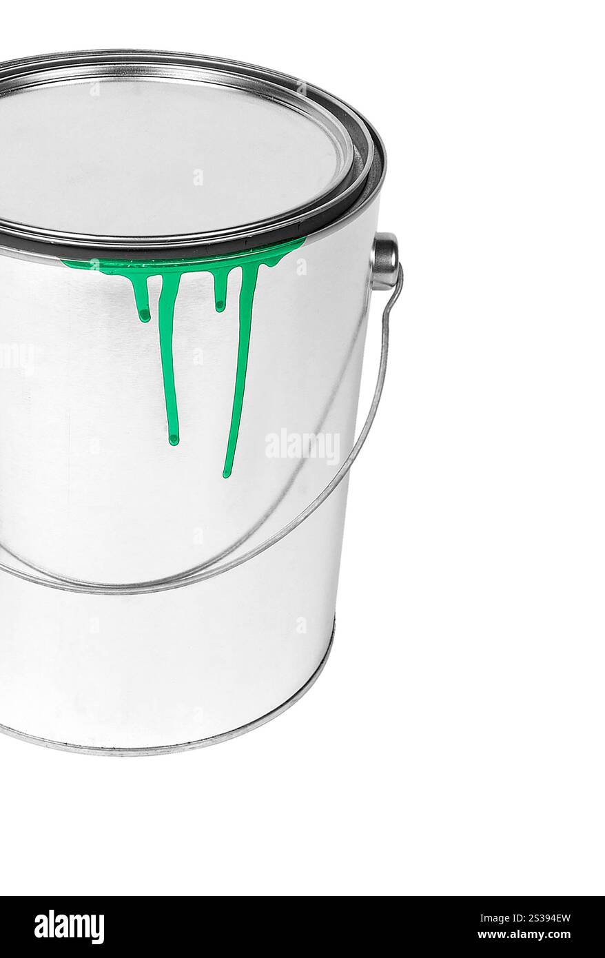 aprire il secchio verniciato su uno sfondo bianco. aprire il secchio verniciato Foto Stock