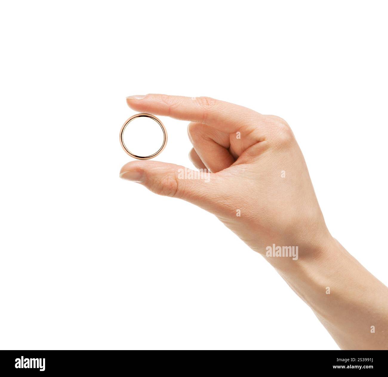 Uomo con un anello d'oro, isolato sul bianco. Uomo con un anello d'oro Foto Stock