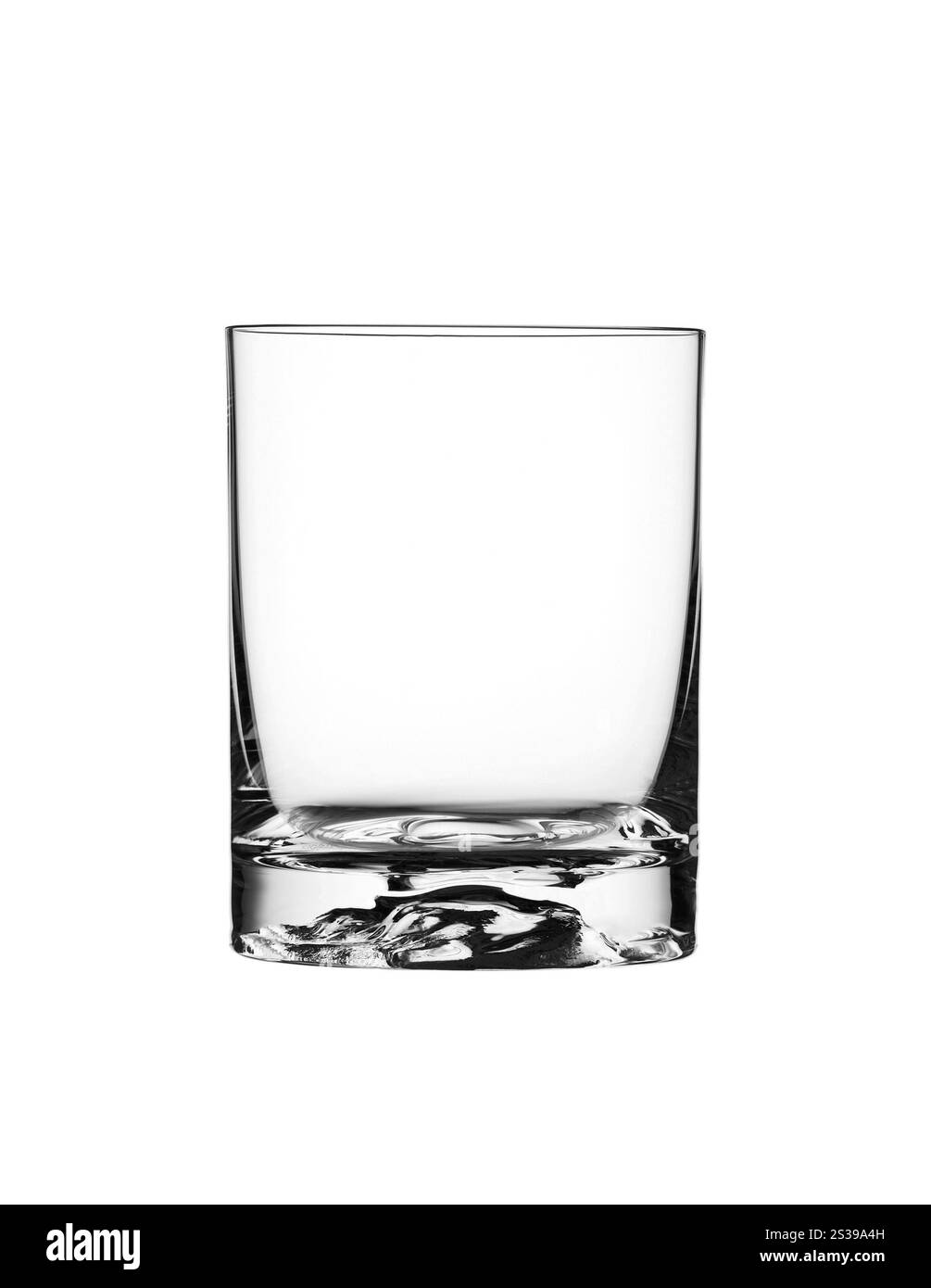 Bicchiere vuoto per whisky isolato su fondo bianco. Bicchiere vuoto per whisky Foto Stock