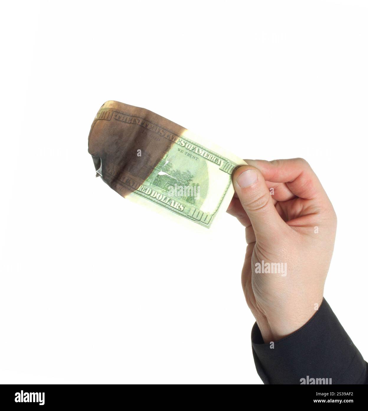 bruciare cento dollari isolati su sfondo bianco. bruciando cento dollari Foto Stock