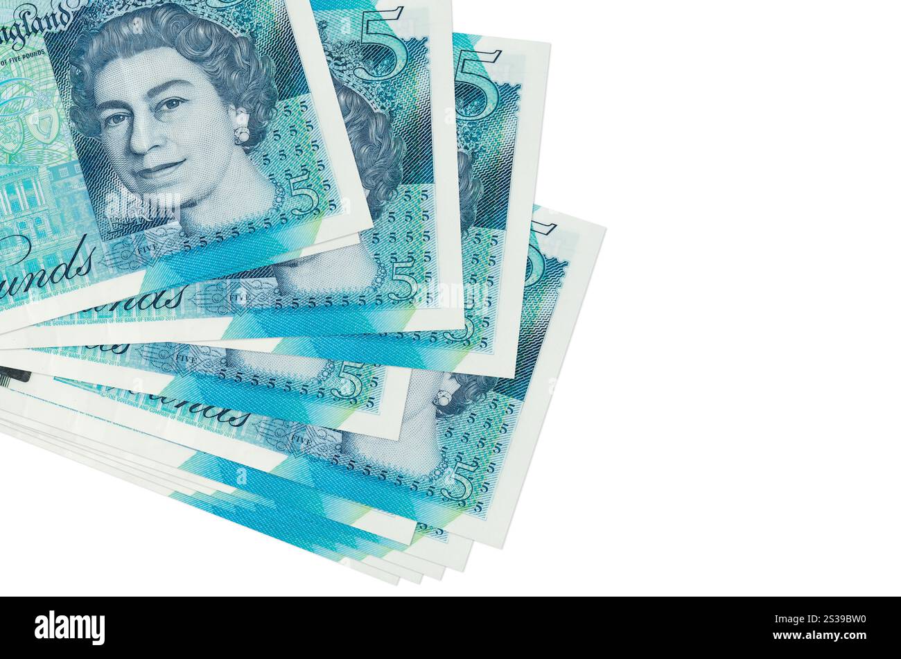 Le banconote da 5 sterline britanniche si trovano in un piccolo mazzo o in una confezione isolata sul bianco. Mockup con spazio di copia. Concetto di business e cambio valuta. 5 inglesi Foto Stock