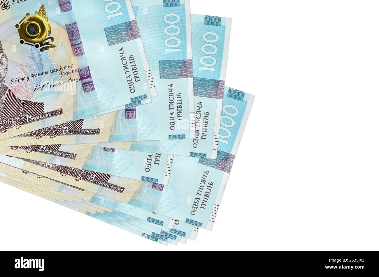 1000 banconote ucraine hryvnias si trovano in un piccolo mazzo o pacchetto isolato su bianco. Mockup con spazio di copia. Concetto di business e cambio valuta. 1000 Foto Stock