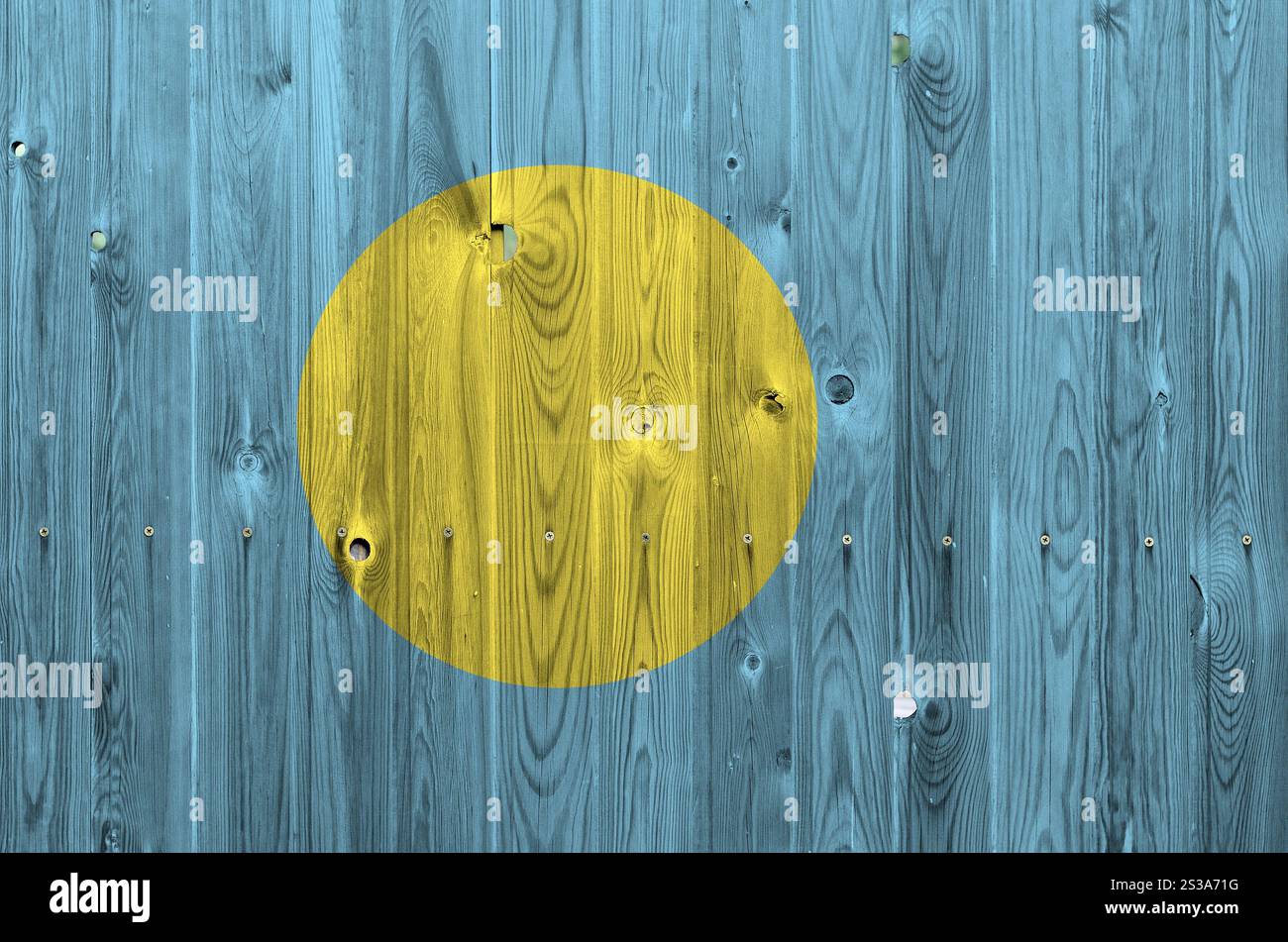 Bandiera di Palau raffigurata in colori vivaci su vecchie pareti di legno da vicino. Striscione testurizzato su sfondo ruvido. Bandiera di Palau raffigurata con vernice brillante Foto Stock