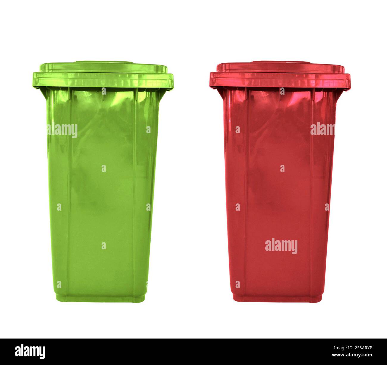 contenitori per rifiuti in plastica isolati su sfondo bianco. contenitori per rifiuti in plastica isolati Foto Stock