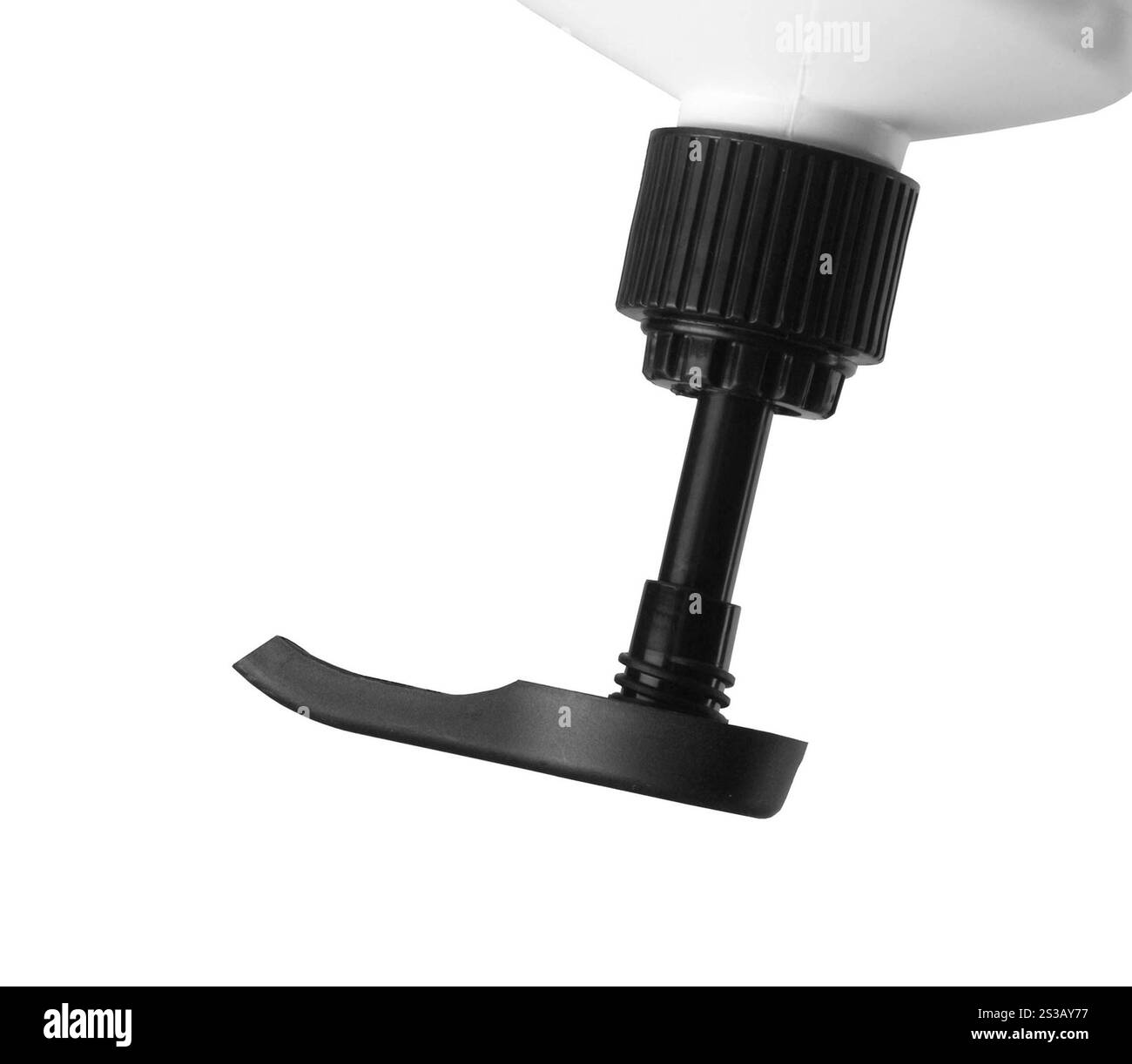 Liquido ambrato nel flacone con pompa isolato su sfondo bianco. Liquido ambrato nel flacone della pompa isolato Foto Stock