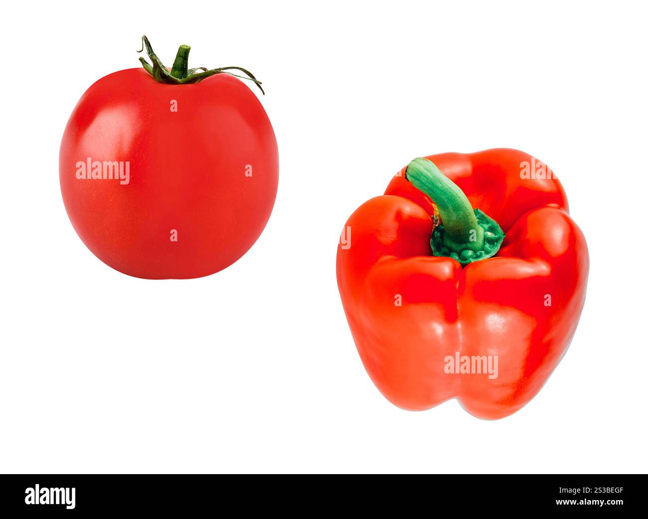 tomatoe rosso fresco e peper isolati su sfondo bianco. pomodoro rosso fresco e peper Foto Stock