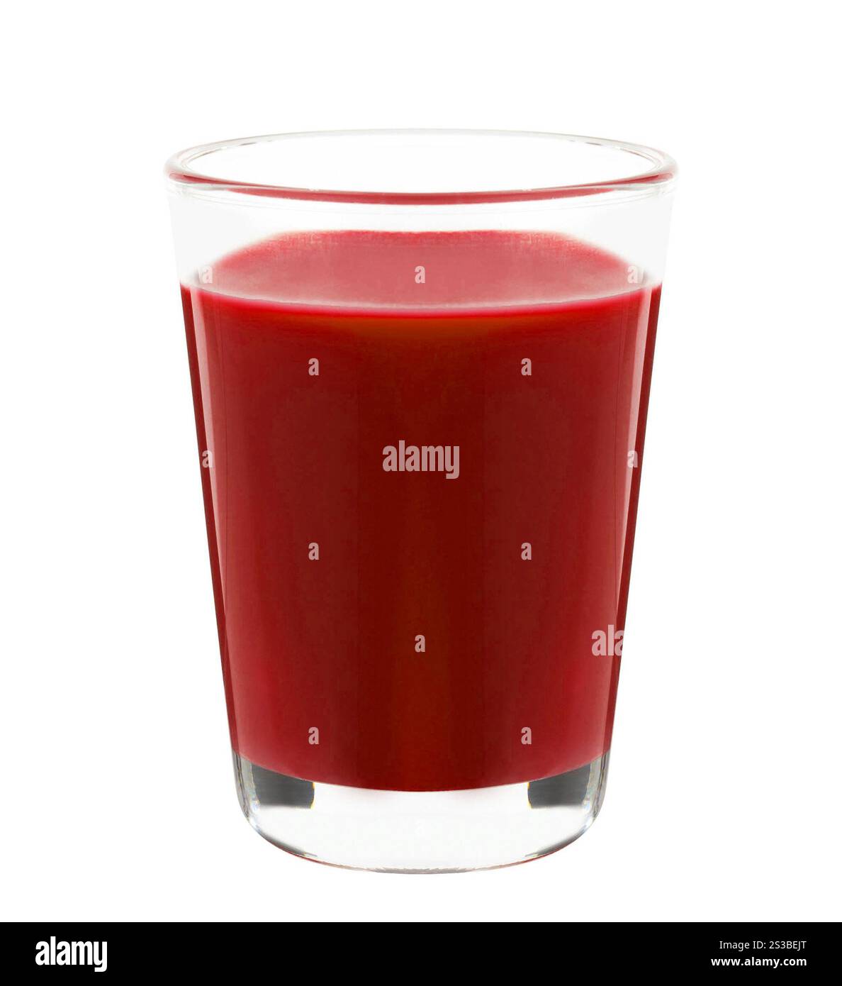 succo di erba di grano isolato su sfondo bianco. succo di erba di grano Foto Stock