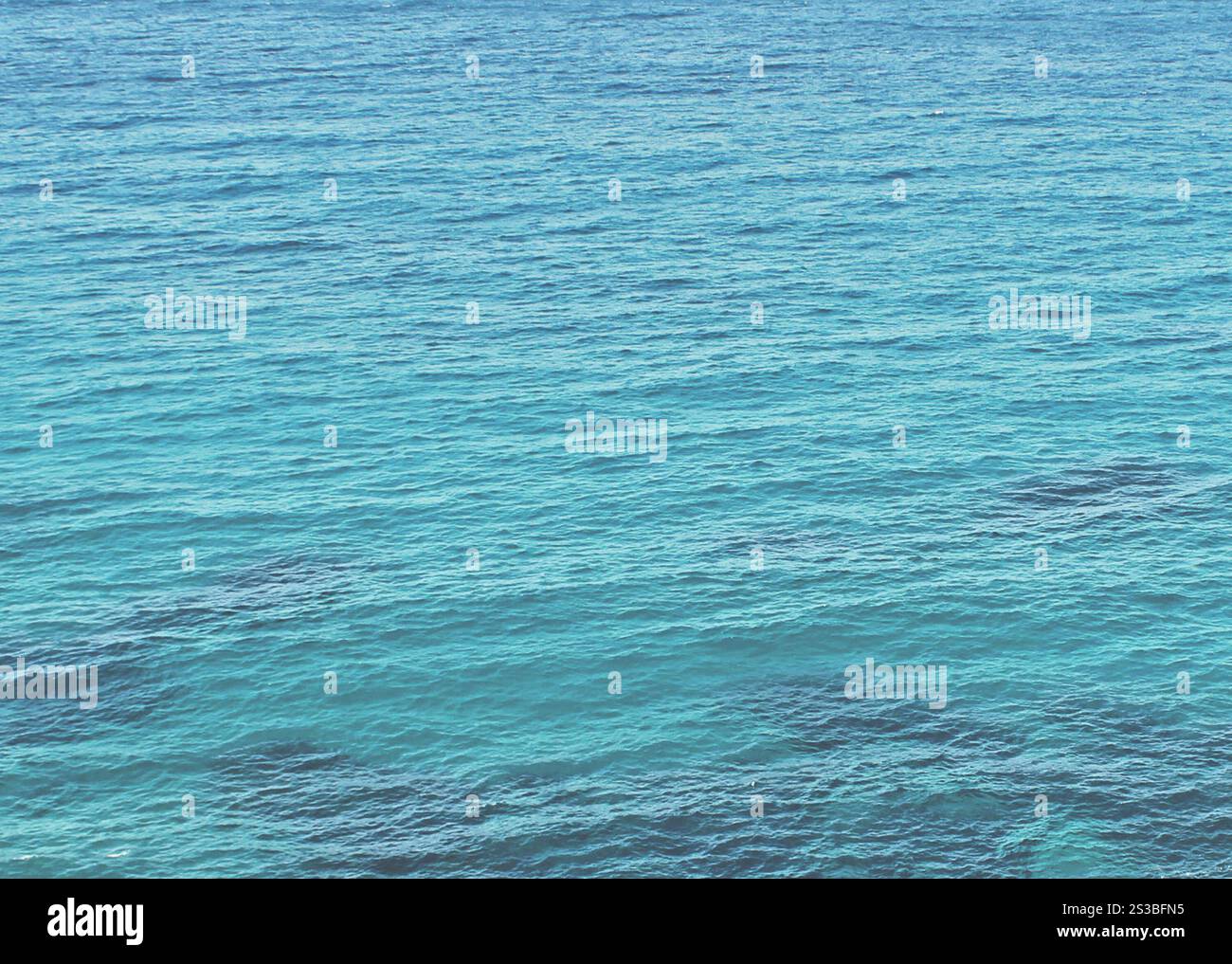 Superficie del mare calmo da vicino. Superficie del mare calmo Foto Stock