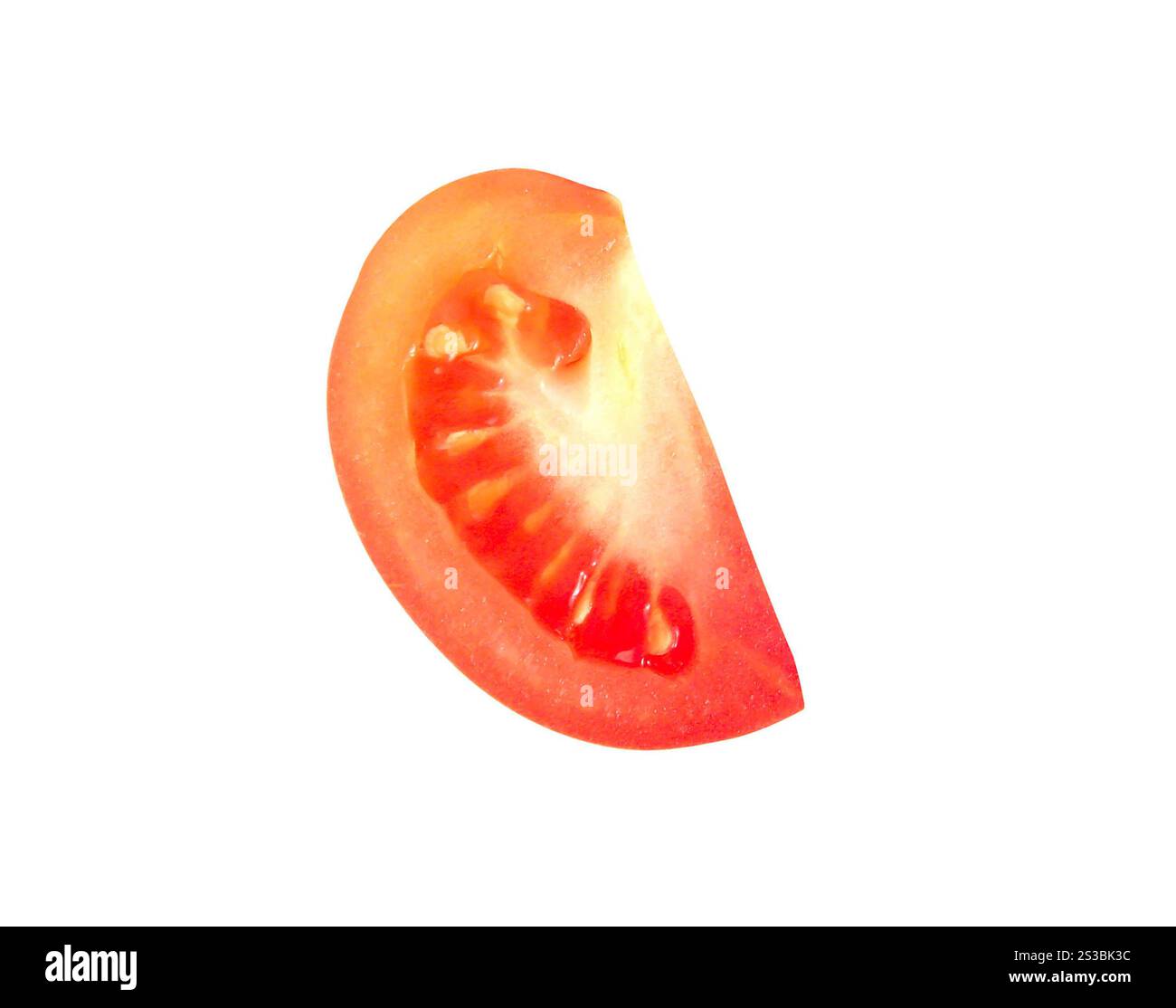 fetta di pomodoro rosso fresco isolata su bianco Foto Stock