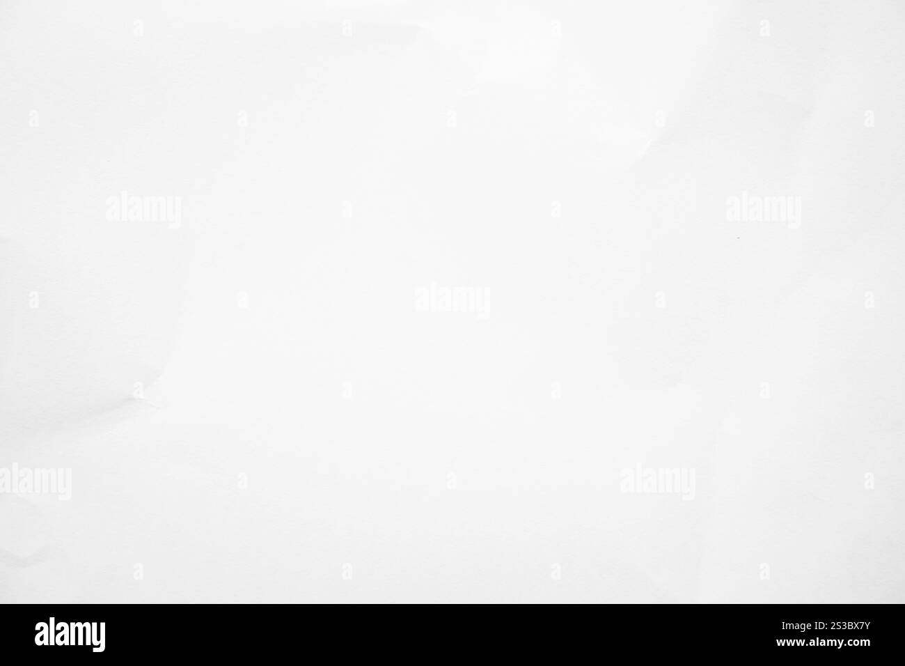 Sfondo grana White Paper. Sfondo di forma astratta su carta bianca sgualcita con carta spaziale per il testo. Foto Stock