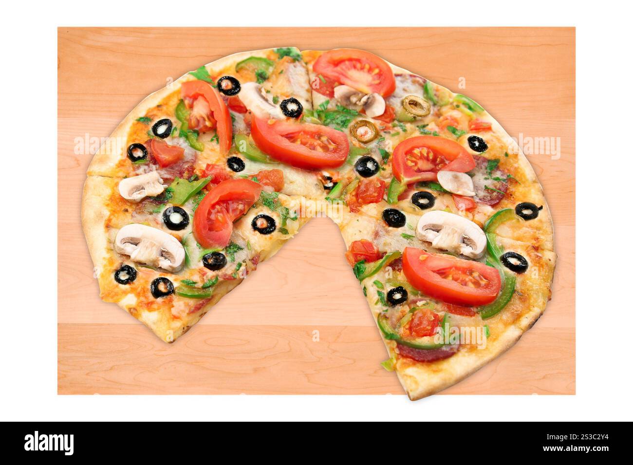 Gustosa pizza con verdure isolate su sfondo bianco. Gustosa pizza con verdure Foto Stock