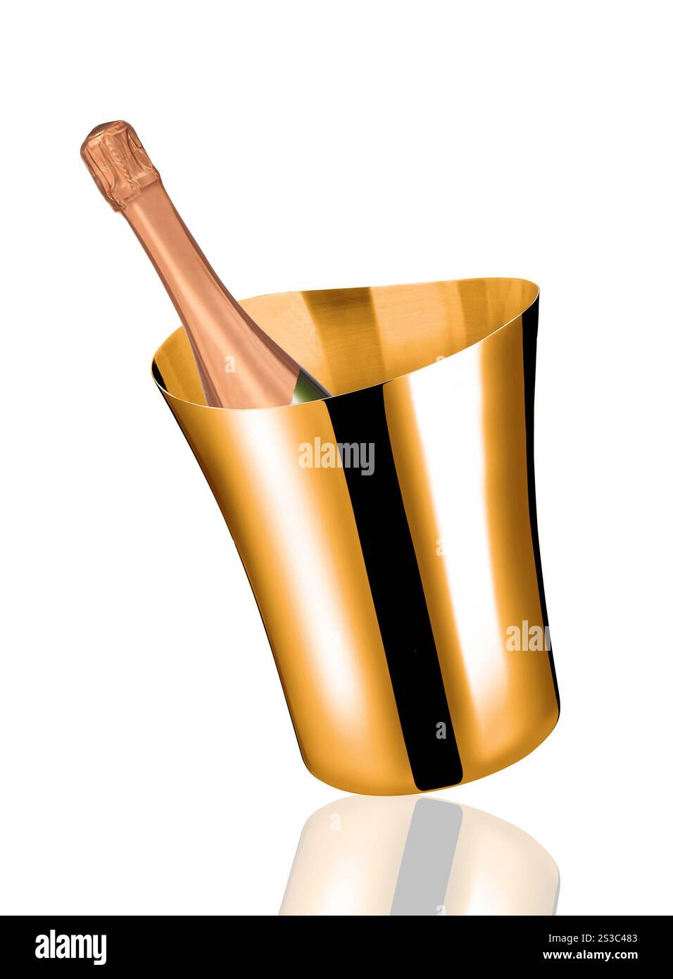 Bottiglia di champagne in secchio dorato isolato su sfondo bianco Foto Stock