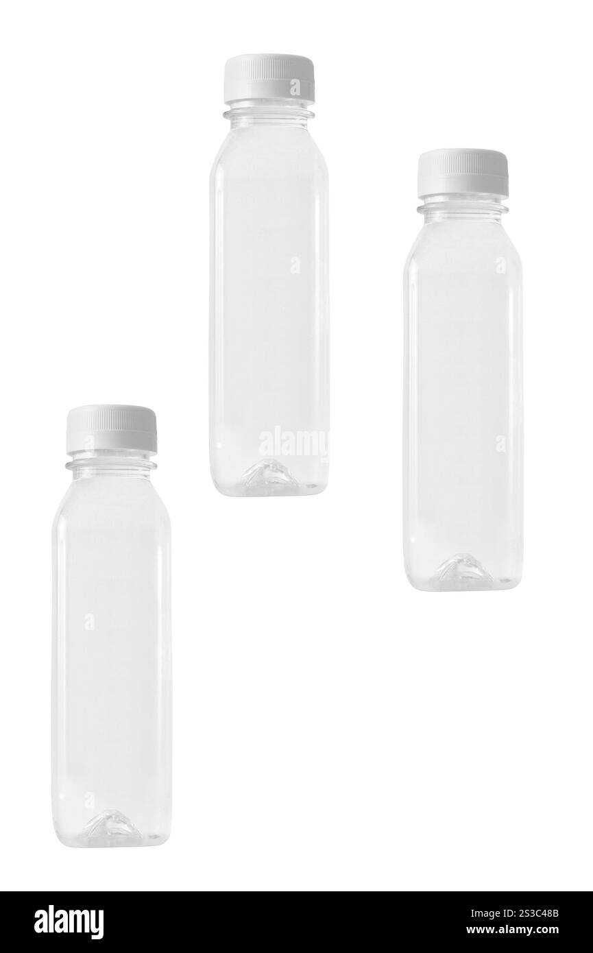Bottiglie di plastica isolate su bianco. Bottiglie di plastica isolate Foto Stock