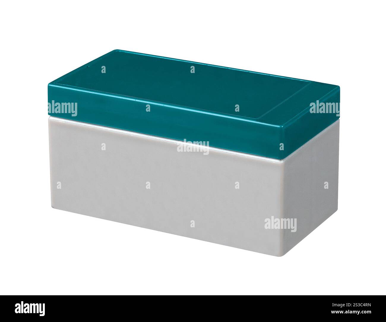 Contenitore di plastica vuoto isolato su sfondo bianco. Contenitore in plastica vuoto isolato Foto Stock