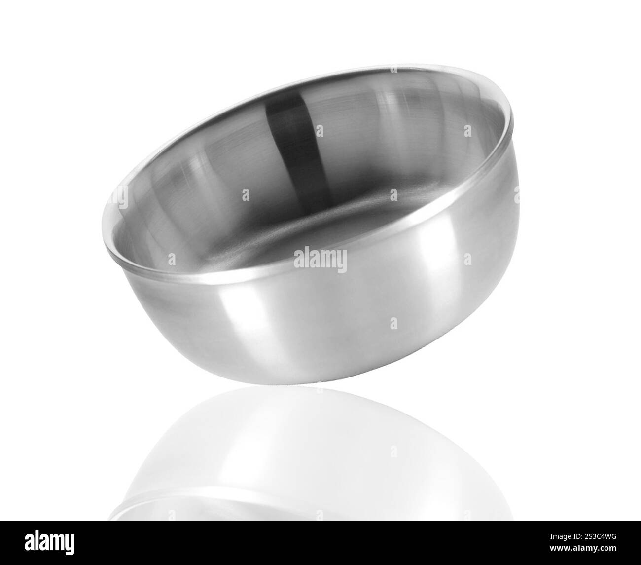 Svuotare la ciotola per alimenti per animali isolata su sfondo bianco. Svuotare la ciotola per alimenti per animali Foto Stock