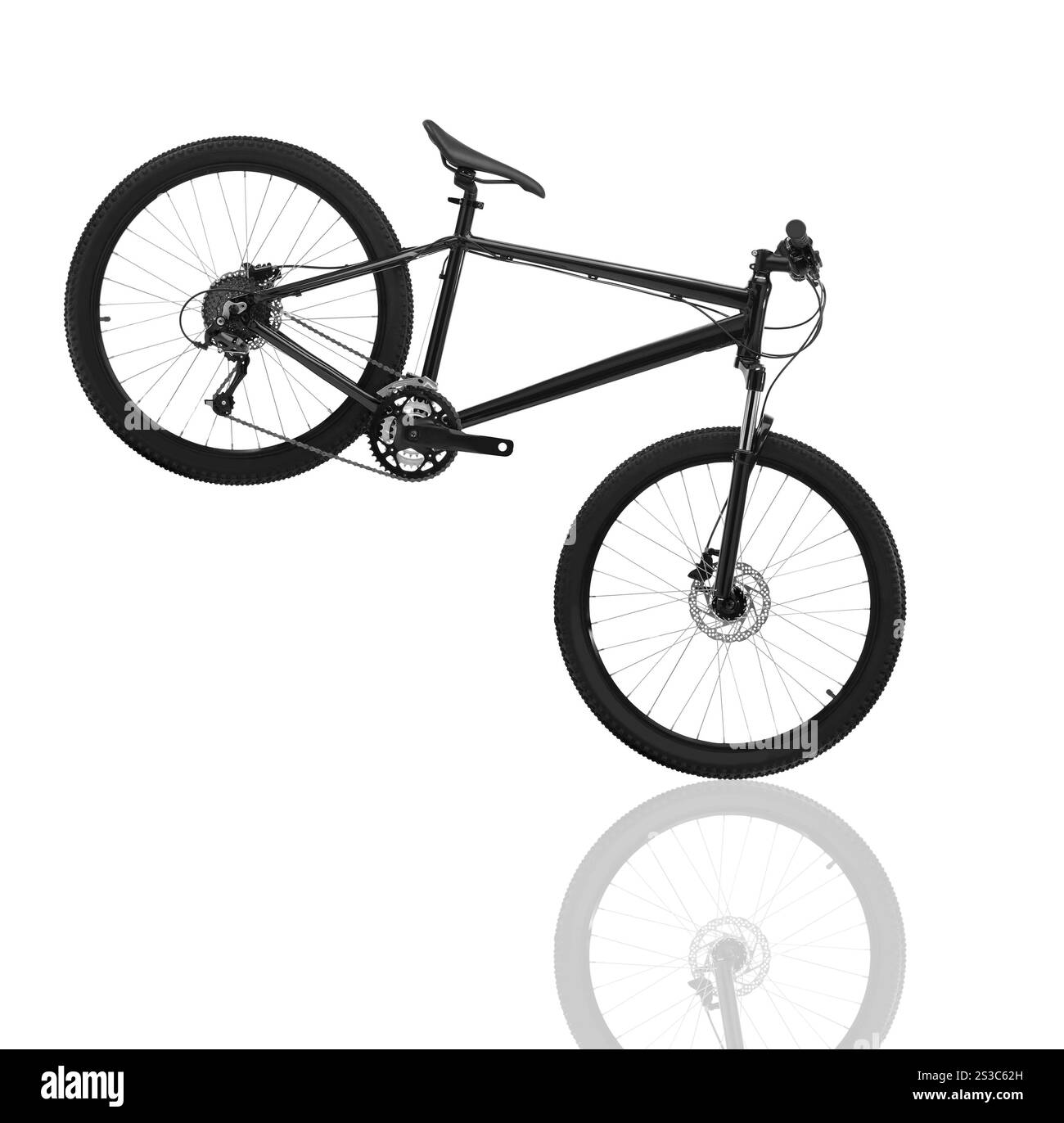 mountain bike nera isolata su sfondo bianco Foto Stock