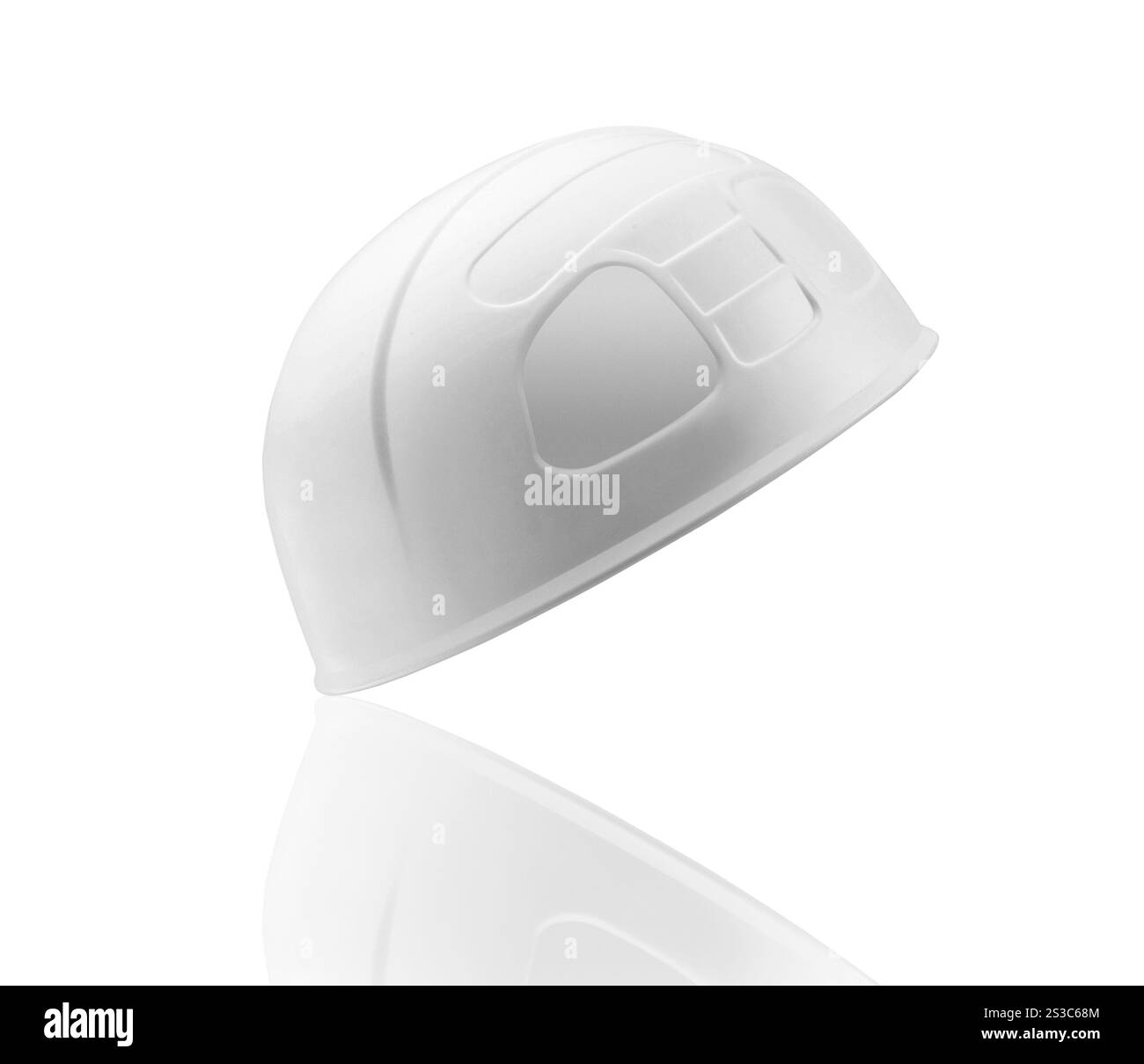 Elmetto di sicurezza in plastica isolato su sfondo bianco. Elmetto di sicurezza in plastica isolato Foto Stock