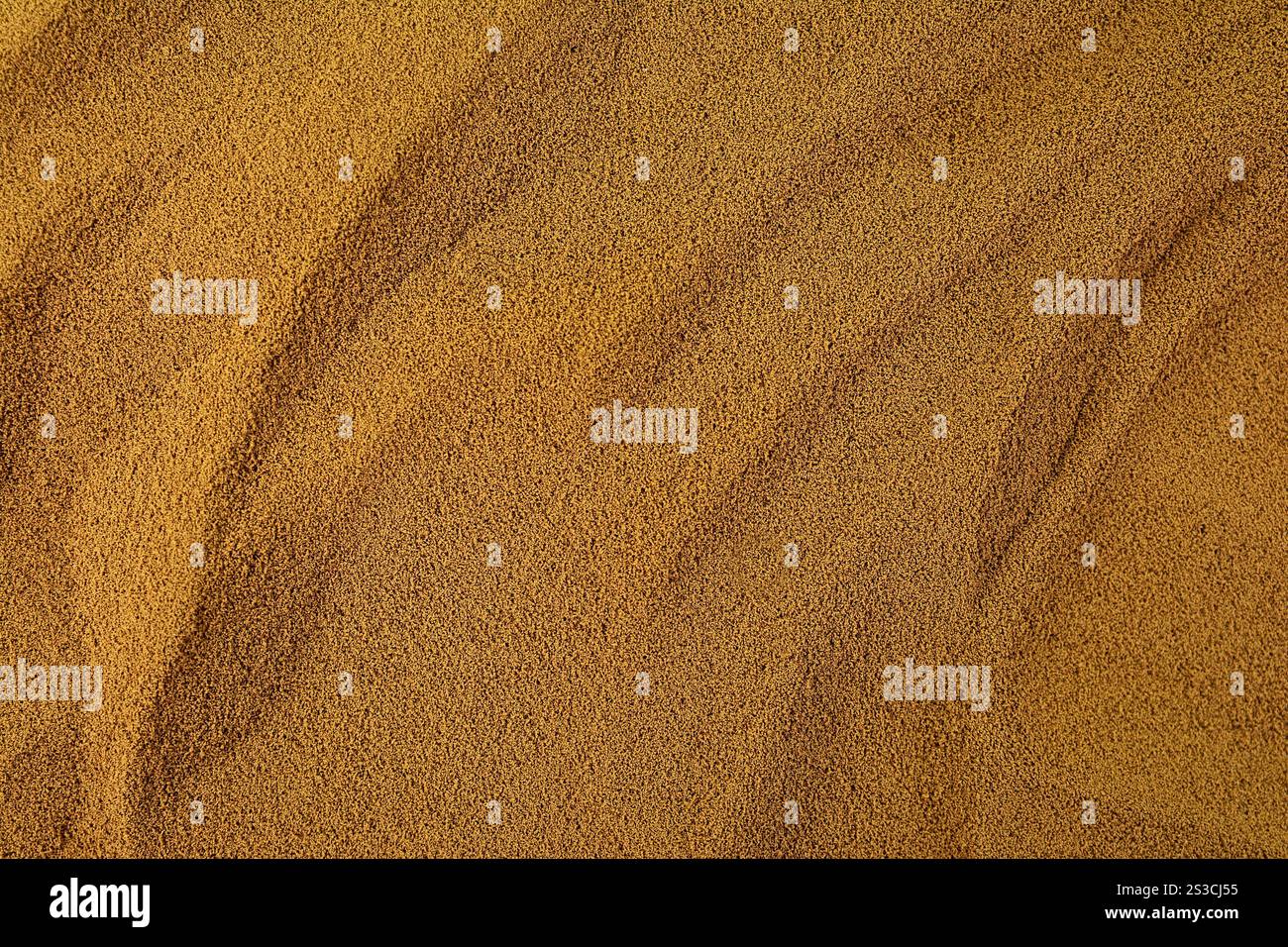Sfondo del primo piano del caffè istantaneo, striscione. Consistenza in polvere di caffè, vista dall'alto. Sfondo macinato, caffè istantaneo, texture, vista dall'alto. Foto Stock