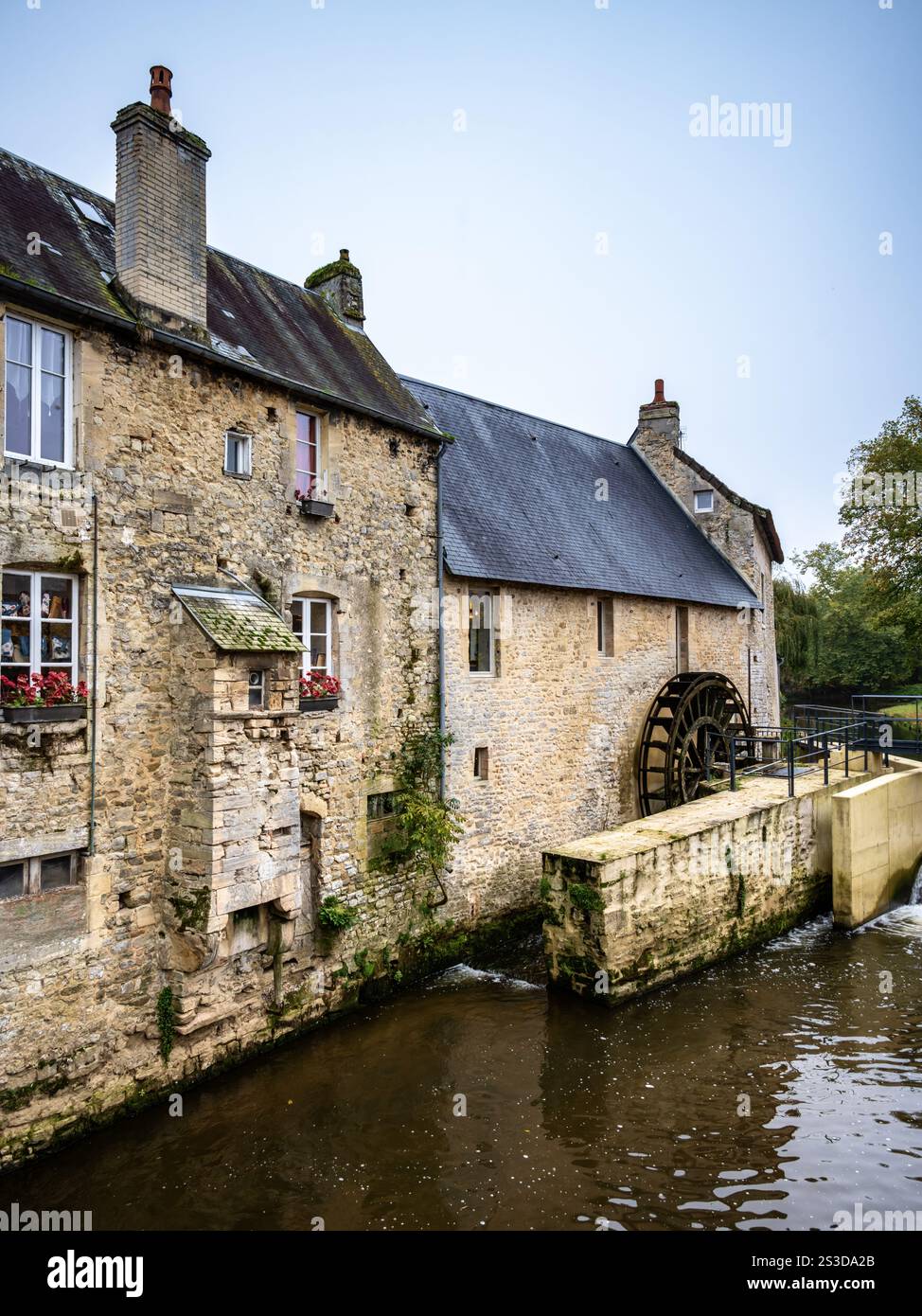 Mulino ospedale sul fiume Aure, Bayeux, Normandia, Francia Foto Stock