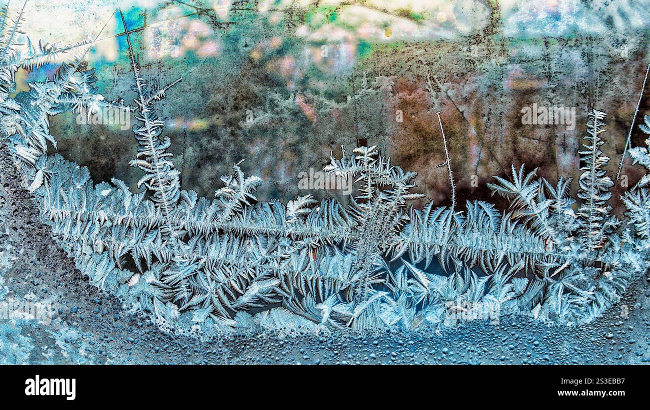 Cristalli di ghiaccio sulla finestra - scene invernali Foto Stock