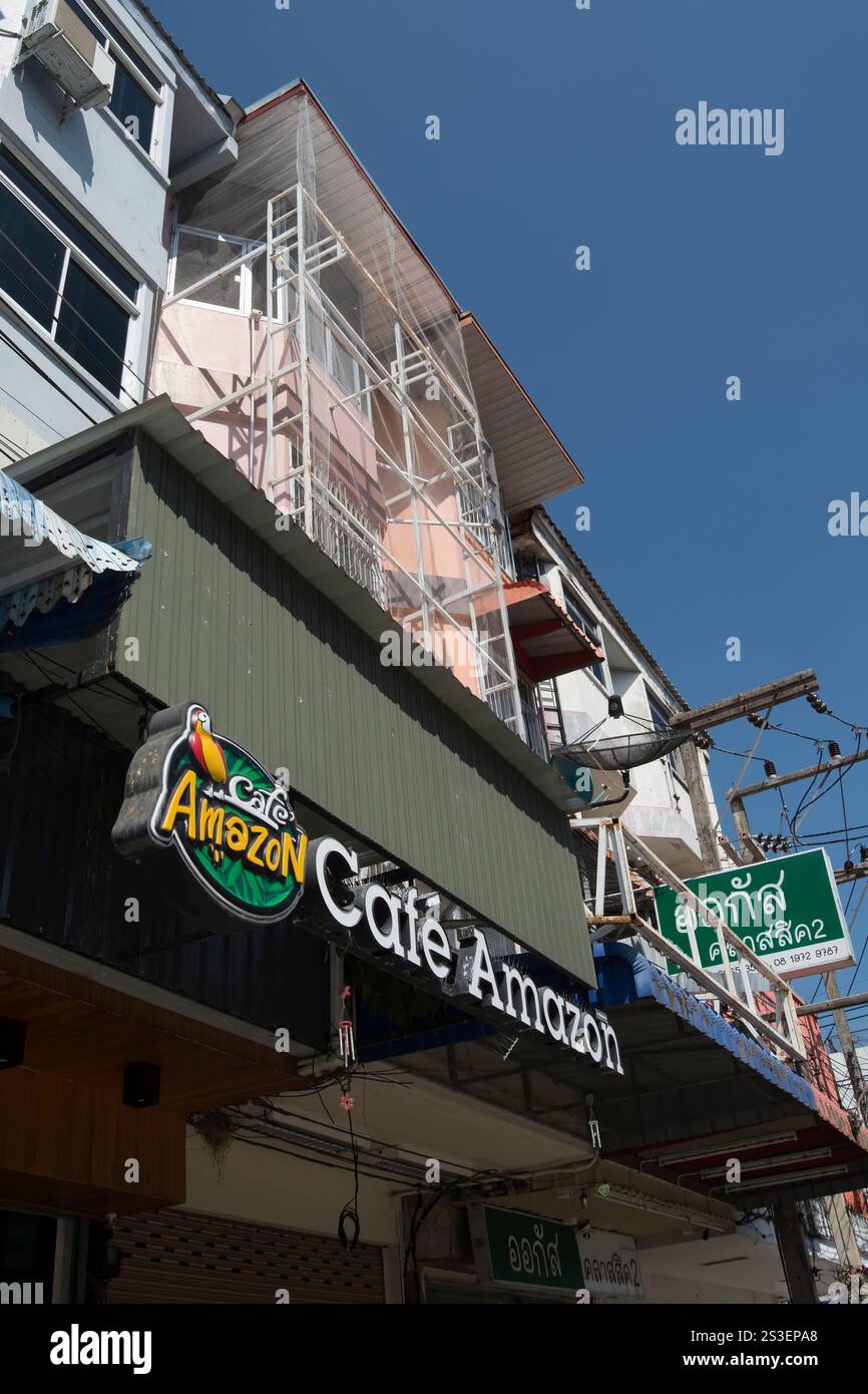esterno di un ramo di phetchabun del cafe amazon, una catena di caffetterie asiatiche in tailandia, che serve caffè caldo e freddo e altre bevande e spuntini Foto Stock