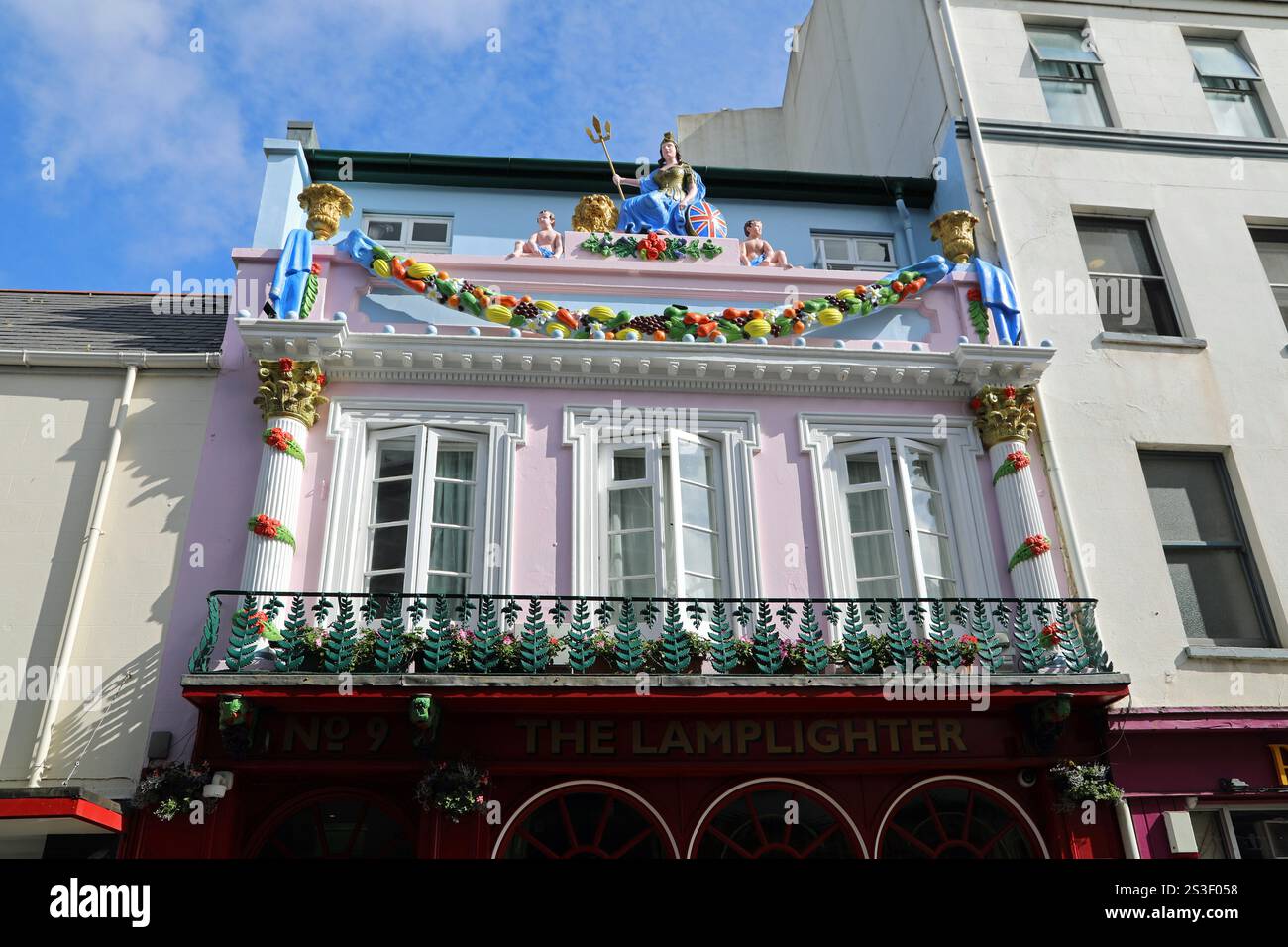 Esterno della casa pubblica di Tther Lamplighter a St Helier, Jersey Foto Stock