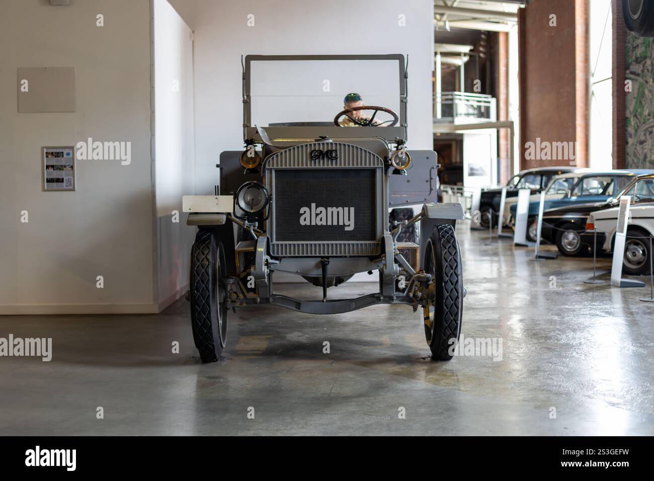 Oslo, Norvegia 1° maggio 2022: Mostra vintage GMC Truck al Museo della Scienza e della tecnologia Foto Stock