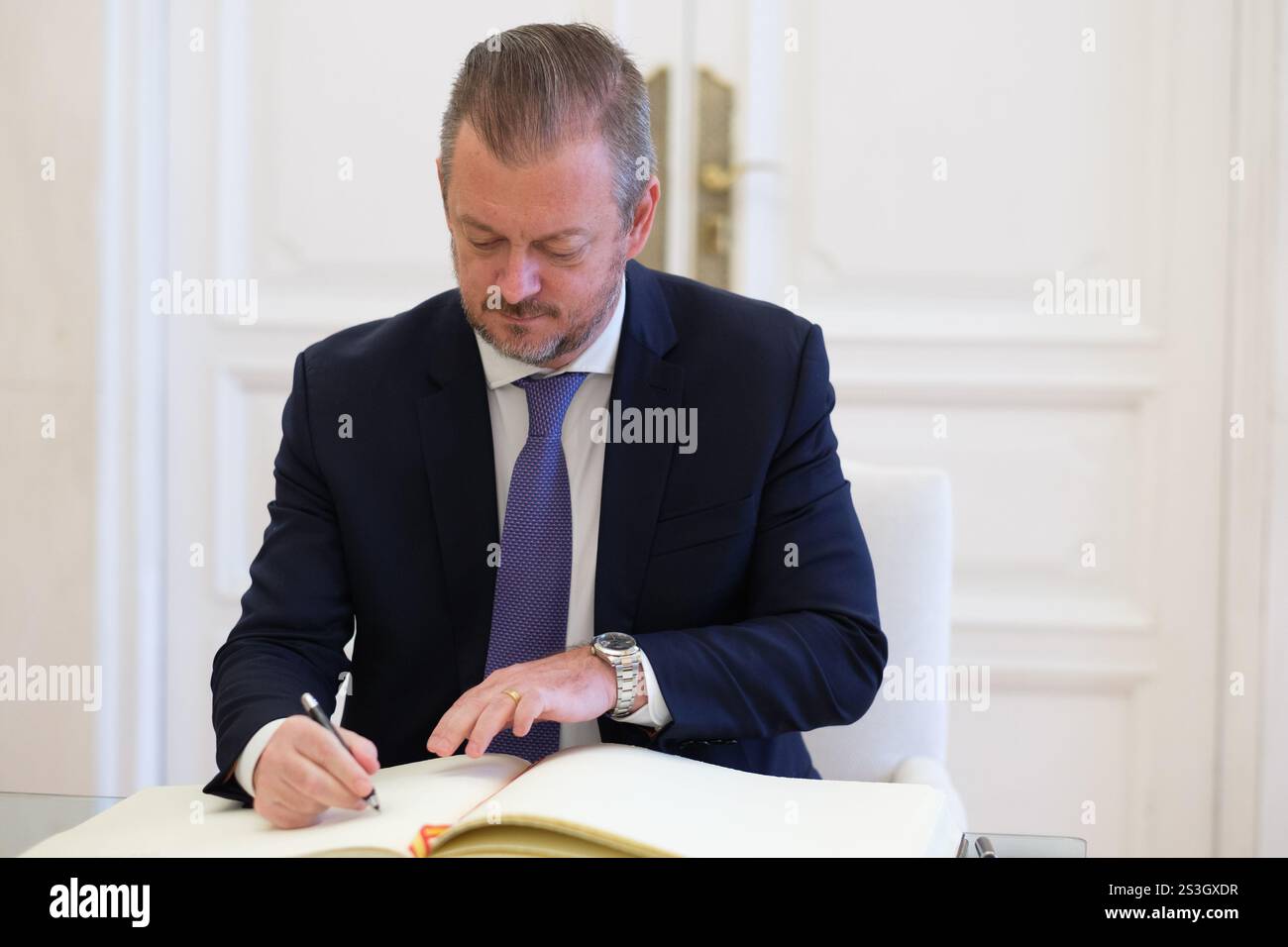 Isabel Diaz Ayuso, tiene un incontro con il presidente del Comitato Paralimpico Internazionale, Andrew Parsons, presso la Real Casa de Correos, il 9 dicembre 2024, a Madrid, Spagna, con: Andrew Parsons dove: Madrid, Spagna quando: 09 dicembre 2024 credito: Oscar Gonzalez/WENN Foto Stock