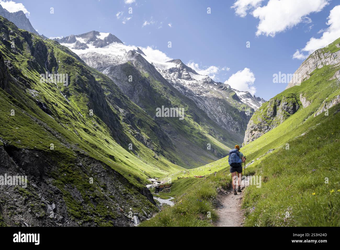 Escursione sul sentiero escursionistico, vista su Grosser Schober e Roetspitze, Umbaltal, Parco Nazionale degli alti Tauri, Tirolo orientale, Tirolo, Austria, Europa Foto Stock