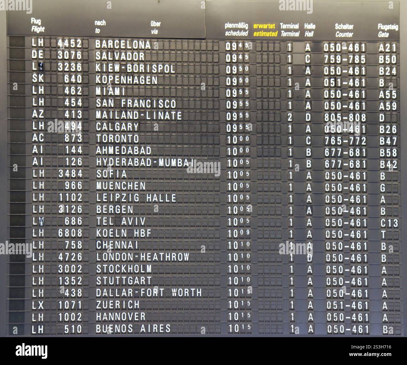 Orario dei voli con orario di partenza all'aeroporto Foto Stock