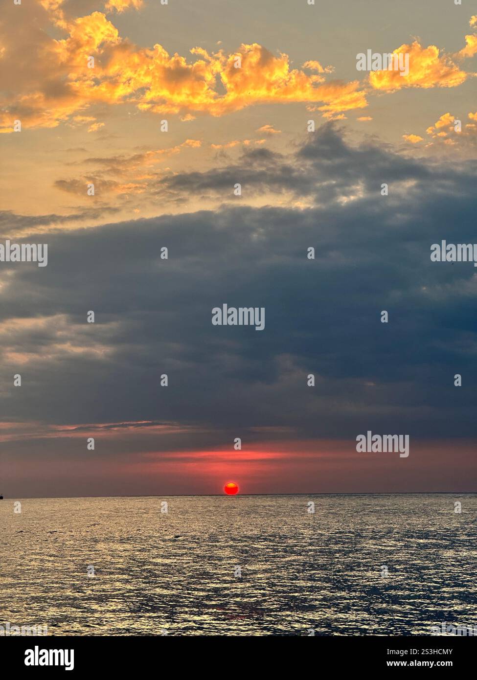 Tramonto sull'oceano a Jaco, Costa Rica - Immagine stock catturata con smartphone