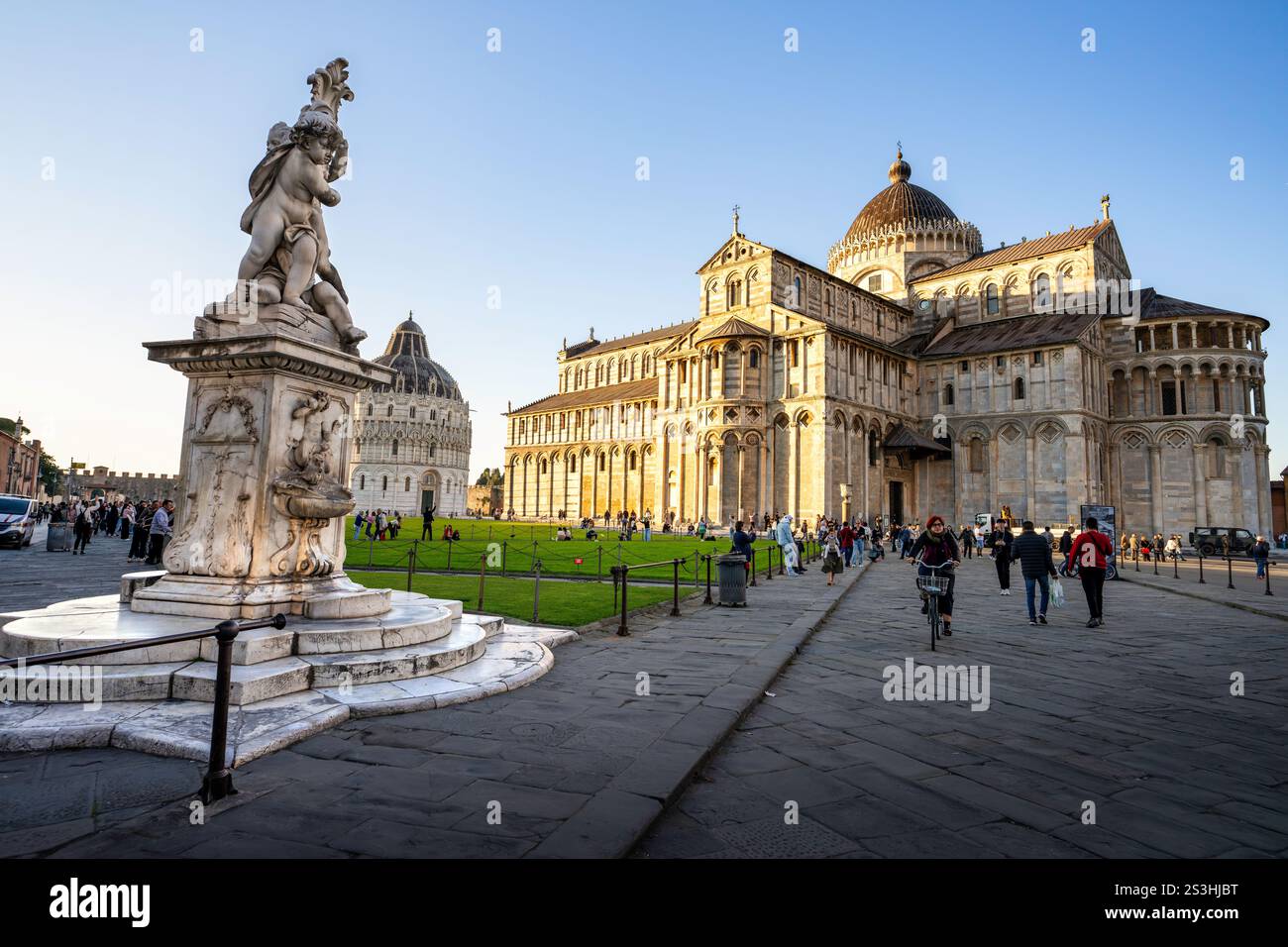 Fontana dei Putti, Duomo, Battistero - 11 novembre 2024 - Pisa, Italia Foto Stock