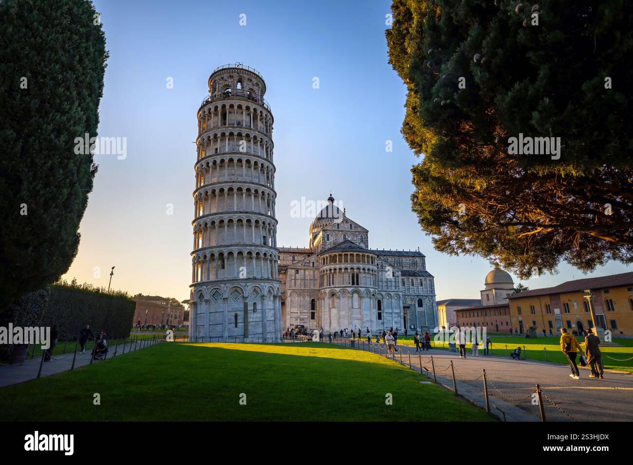 Torre Pendente di Pisa e Duomo - 11 novembre 2024 - Pisa, Italia Foto Stock
