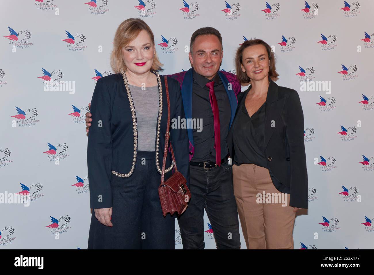 Parigi, Francia. 2 dicembre 2024. Julie Judd, Laurent Amar e Delphine zentout partecipano al ricevimento del Secours Populaire francese il 2 dicembre 2024. Foto Stock