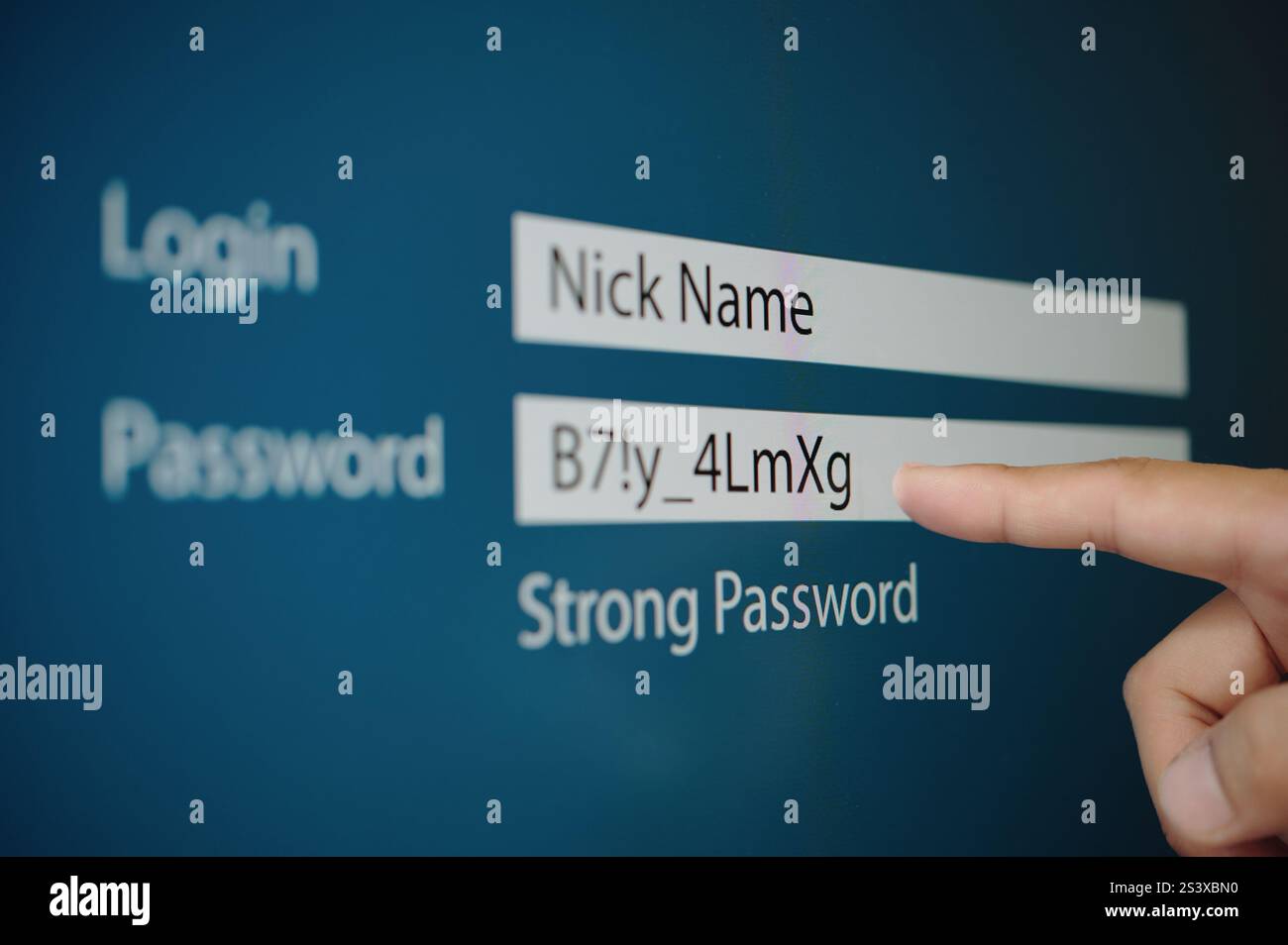 Utente che immette la password sul computer Foto Stock