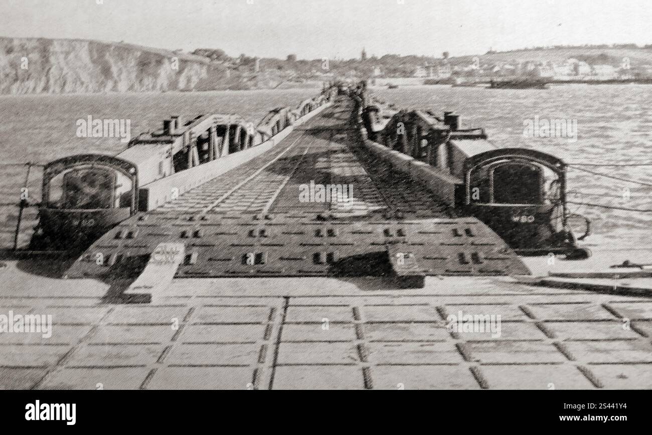 PORTI DI MULBERRY - uno dei moli di atterraggio di Mulberry negli anni '1940 - PORTI DI MULBERRY - Einer der Anlegestege von Mulberry in den 40er Jahren. - Foto Stock