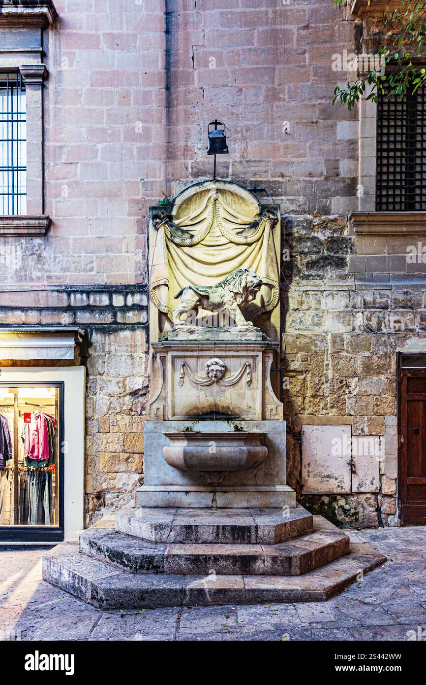 La Fontana di Piazza San Giorgio (la Valletta, Malta) Foto Stock