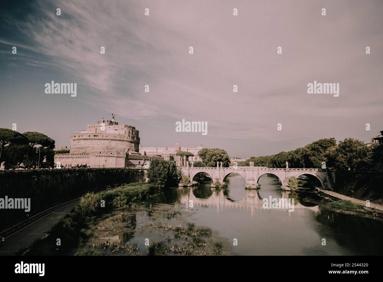 Vista su Castel San'Angelo e Ponte San'Angelo Foto Stock