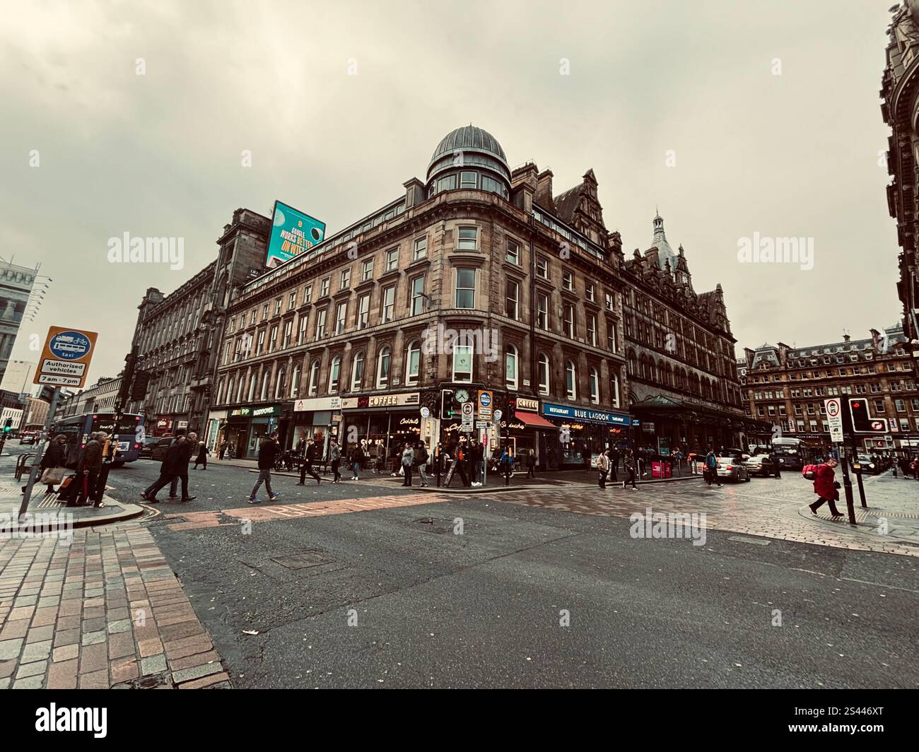 Union Street a Glasgow, Scozia. - Immagine stock catturata con smartphone