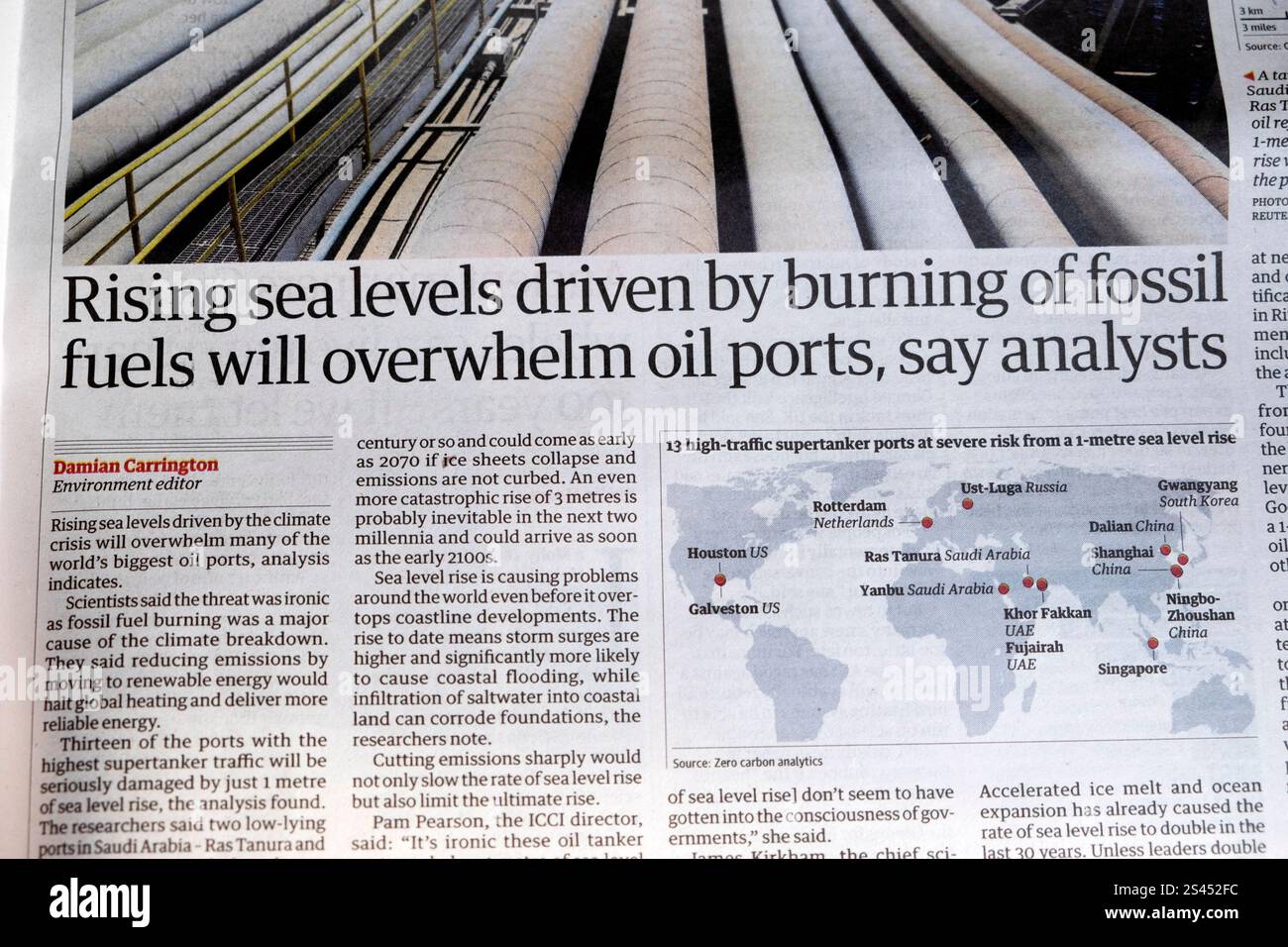 "L'innalzamento del livello del mare causato dalla combustione di combustibili fossili travolgerà i porti petroliferi, affermano gli analisti" articolo del quotidiano britannico Guardian sul clima 4 gennaio 2025 Foto Stock