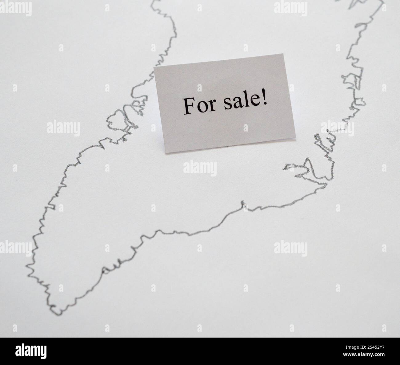 Mappa della Groenlandia con un cartello: In vendita, Danimarca, 10 gennaio 2025 Foto Stock