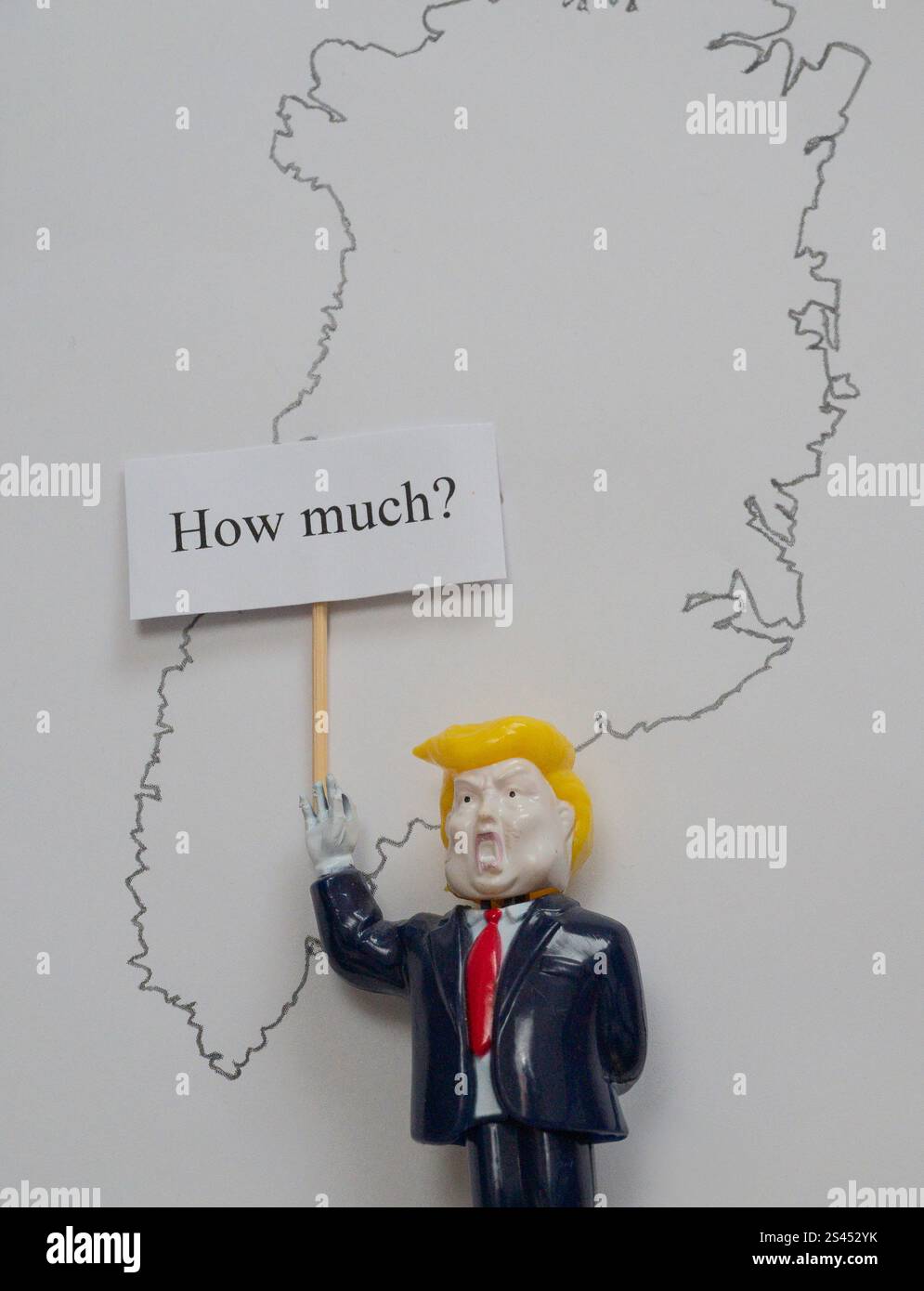Bambola satirica Trump con il segno "How Much for Groenlandia?", prendendo in giro la politica estera e l'assurdità politica degli Stati Uniti, Danimarca, gennaio 2025 Foto Stock