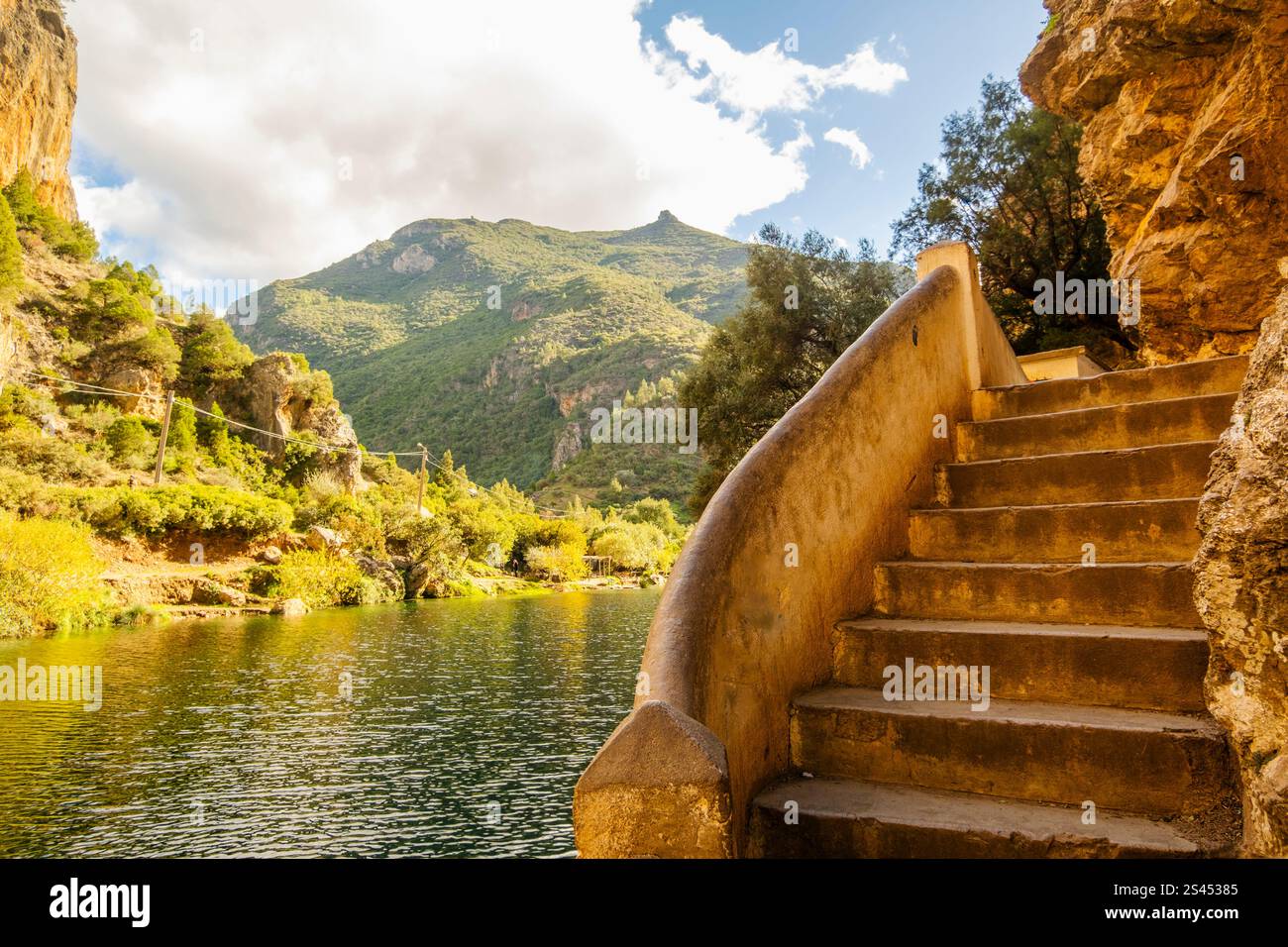 Splendide cascate Akchour a Chefchaouen, Marocco, Nord Africa Foto Stock