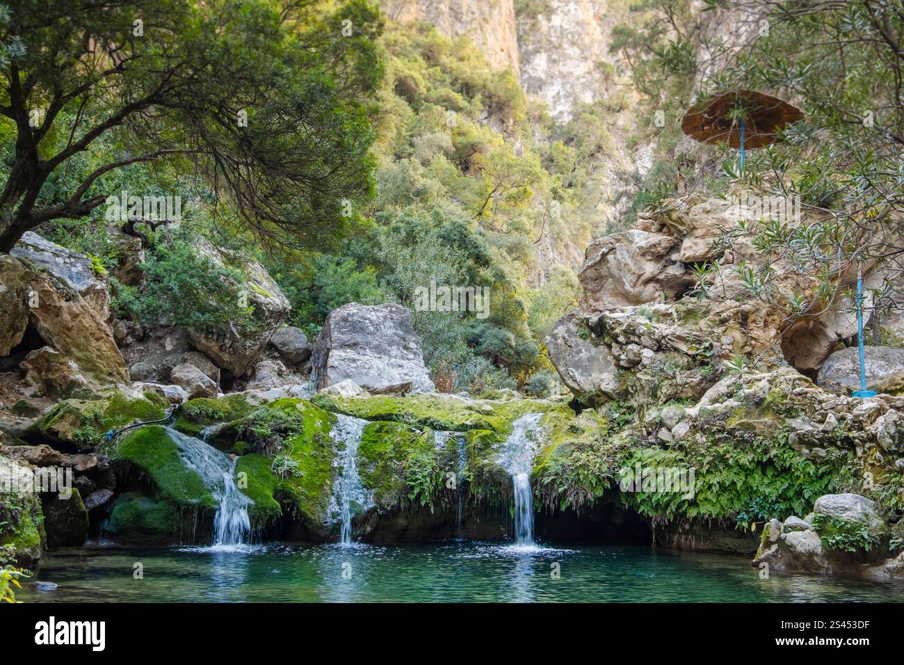 Splendide cascate Akchour a Chefchaouen, Marocco, Nord Africa Foto Stock