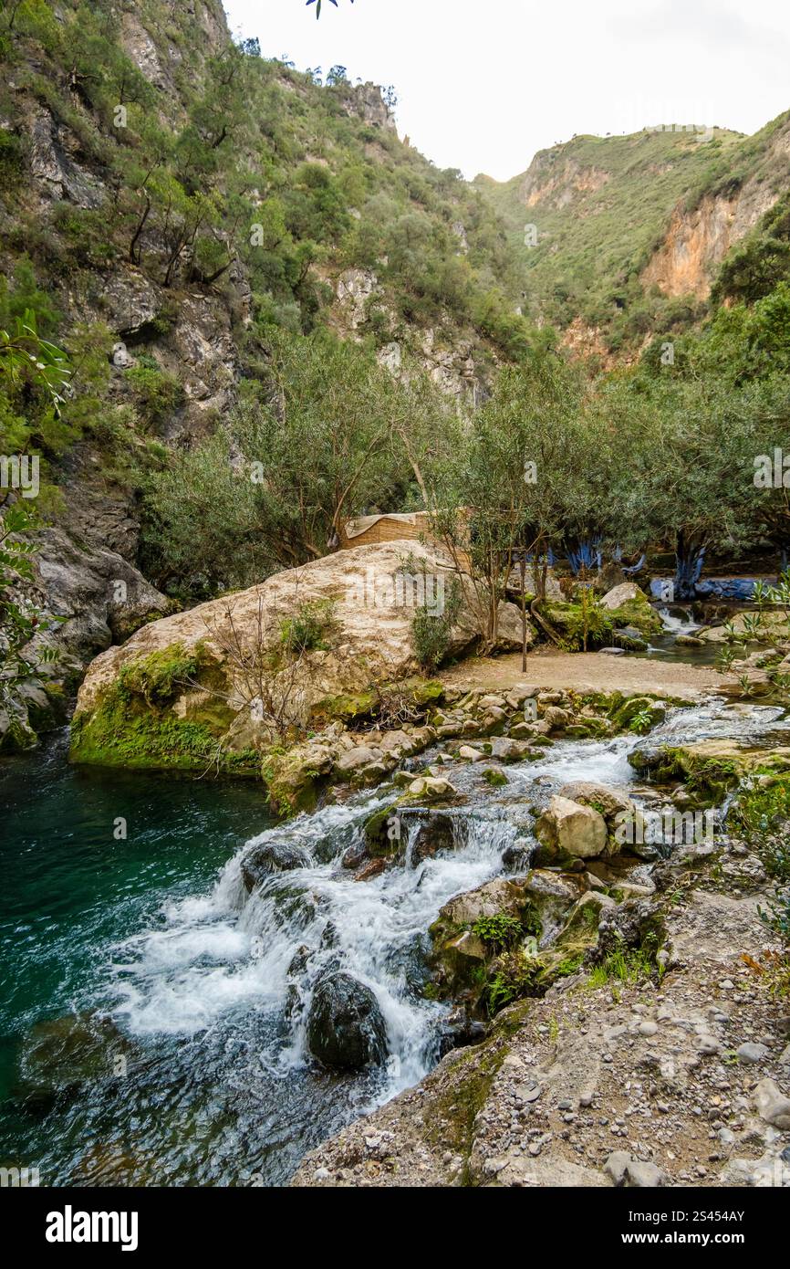 Splendide cascate Akchour a Chefchaouen, Marocco, Nord Africa Foto Stock