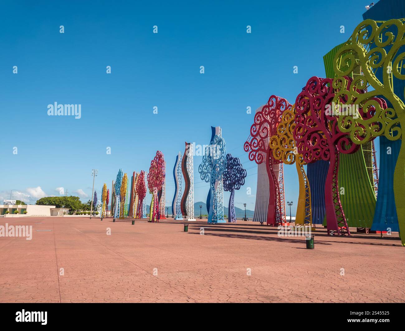Monumenti sugli alberi della vita in Piazza Nicaragua - Managua, Nicaragua Foto Stock