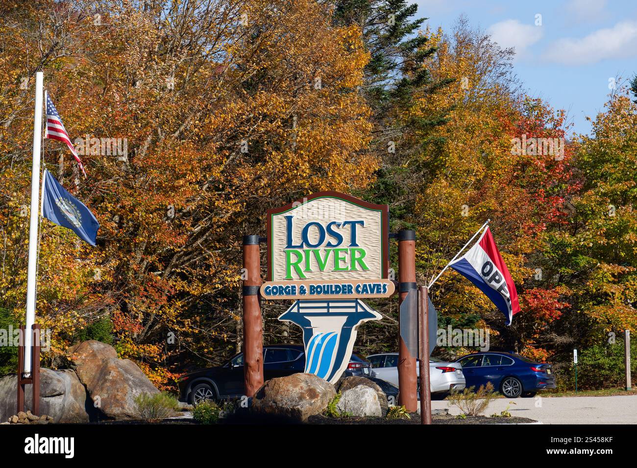 North Woodstock, NH - 11 ottobre 2024: Lost River Gorge and Boulder Caves si trova nel Kinsman Notch del New Hampshire e dispone di 1,5 km circa di passeggiata sul lungomare Foto Stock