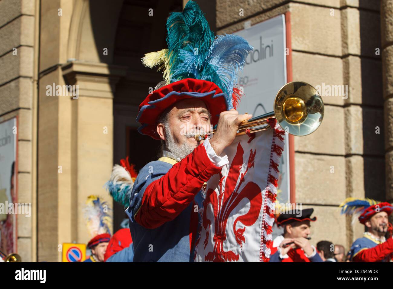 Firenze, Italia. 20 aprile 2014. Scoppio del carro. Un carro, pieno di fuochi d'artificio e altri fuochi d'artificio, 'Brindellone' è illuminato dall'arcivescovo per fornire uno spettacolo storico, durante l'evento 'esplosione del carretto', noto come scoppio del Carro all'interno della celebrazione pasquale a Firenze, il 20 aprile 2014. Piazza del Duomo, Firenze, Italia (foto di Andrea Martini/NurPhoto) credito: NurPhoto SRL/Alamy Live News Foto Stock