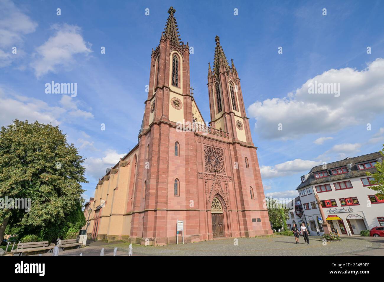 Rheingauer Dom, katholische Pfarrkirche Heilig Kreuz, Bischof-Blum-Platz, Geisenheim, Assia, Germania Foto Stock