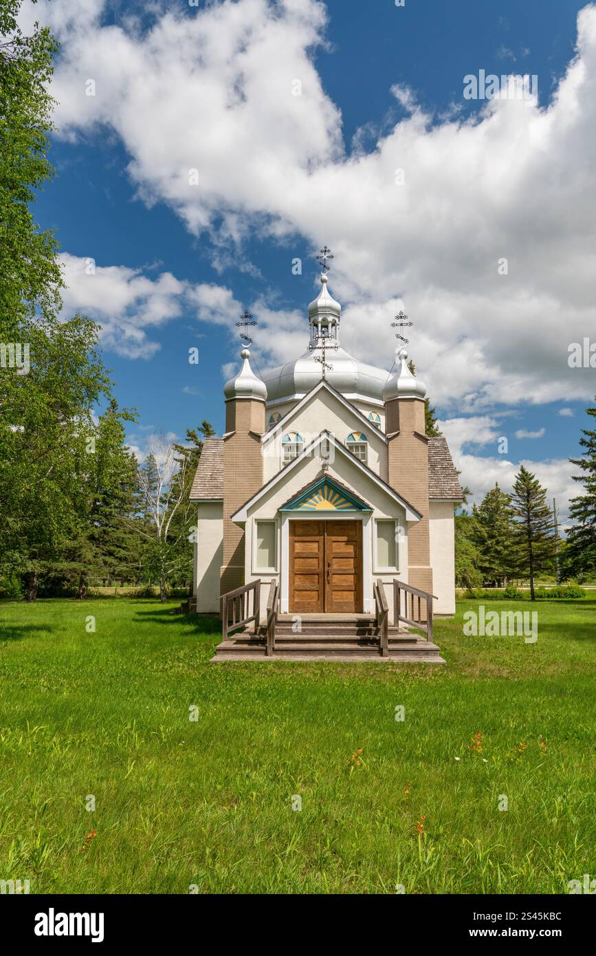 La storica chiesa ortodossa Ucraina di San Pietro e Paolo a Sundown, Manitoba, Canada. Foto Stock